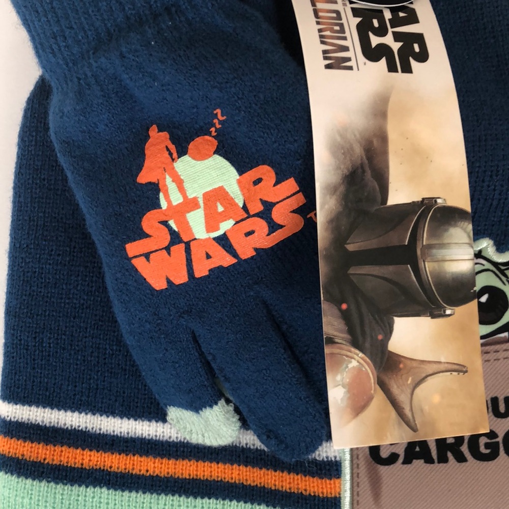 Disney’s Star Wars Mandalorian 2pc Hat Glove Set